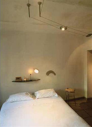Vicolo Del Pozzo Hotel บาโรโล ภายนอก รูปภาพ